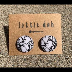 2/$15 🦋 Handmade floral earrings  vintage handmade